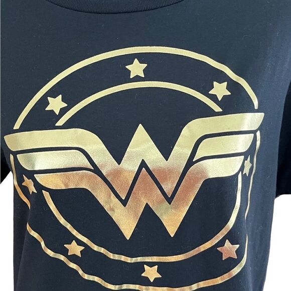 Wonder Woman DC Comics black graphic tee with gold emblem size JR Large 11-13 - Picture 2 of 6